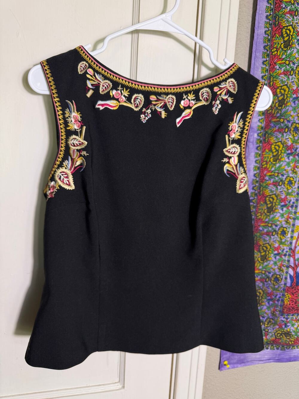 Scarlett Black Embroidered Top Womens Size 10
